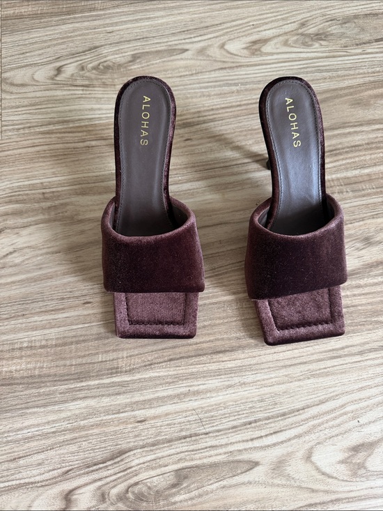 ALOHAS Shoes - NEW Alohas Brown Velvet mules, size 37.